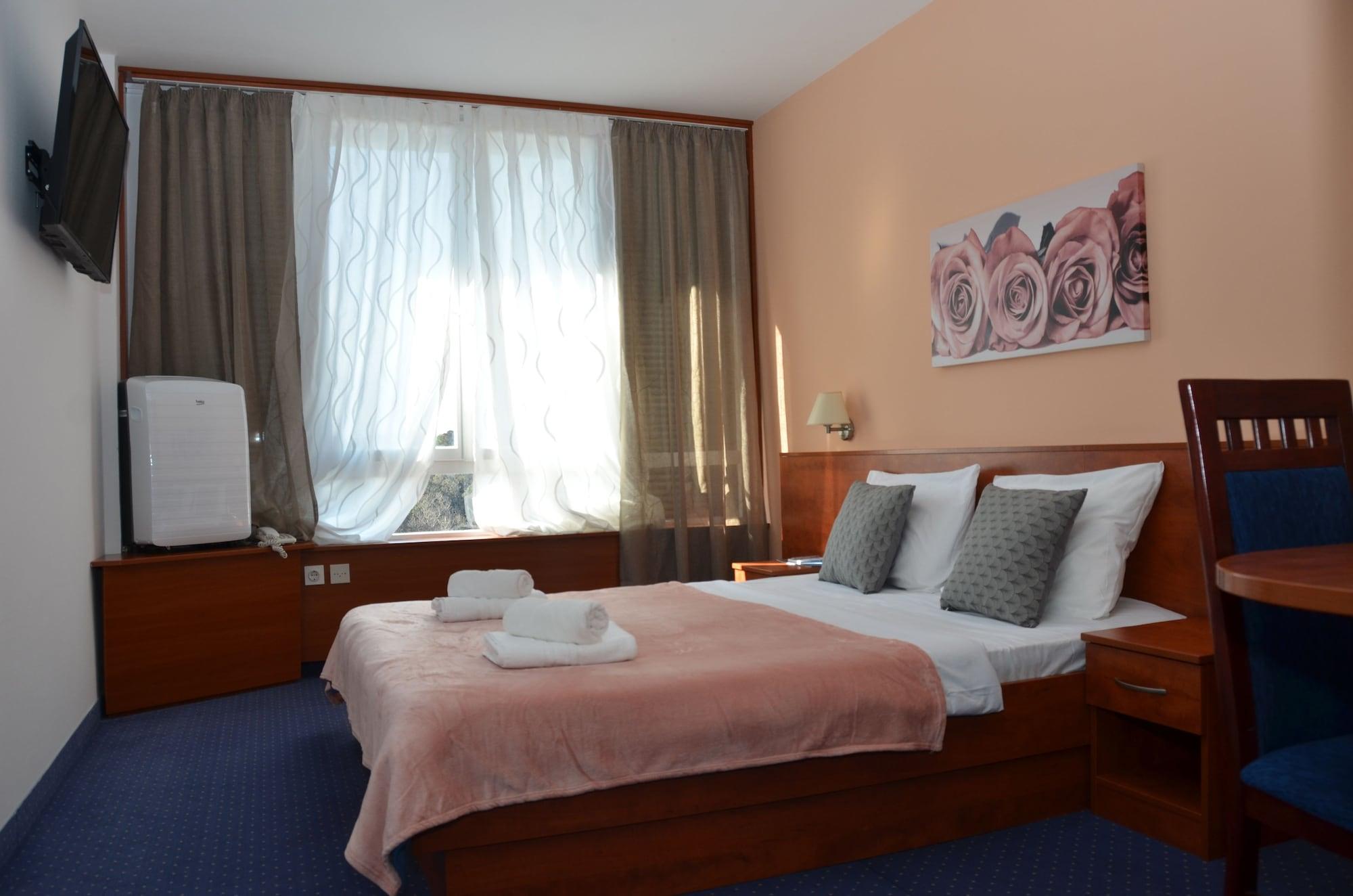 Liberty Hotel Novalja Eksteriør bilde